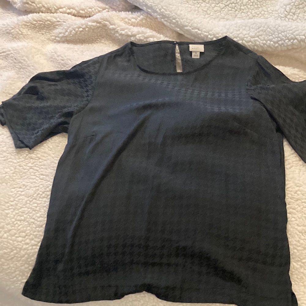 A new day; size medium (true to size); black silk-like; geometric subtle design